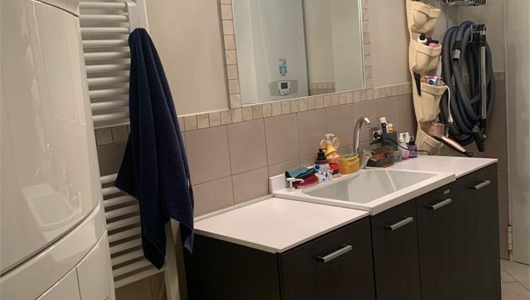 Bagno copn doccia zona garage